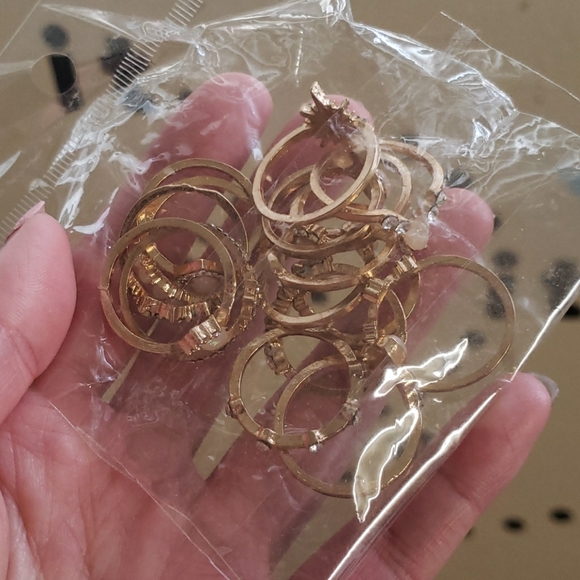 (15) Gold Rings - Picture 4 of 4